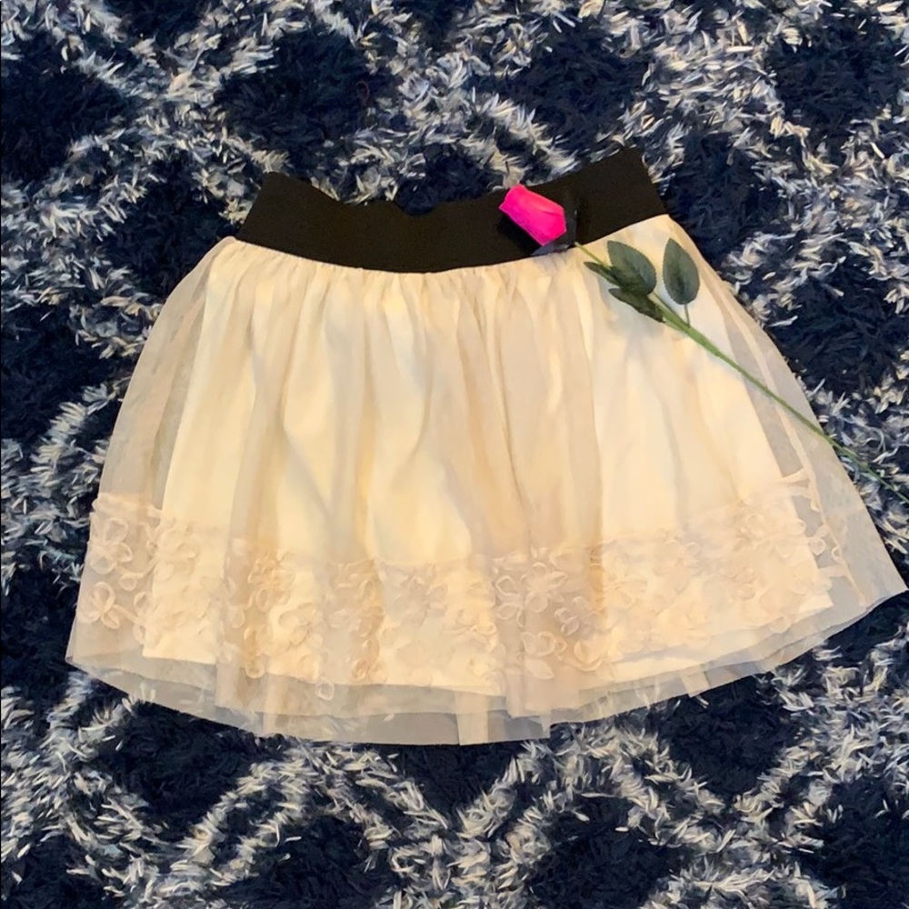 !SOLD! | White Floral Mini-Skirt